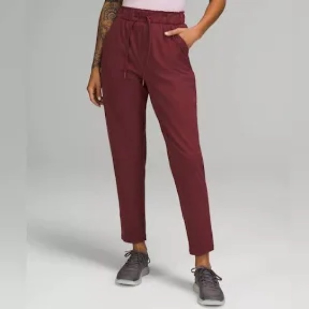 Lululemon Stretch Sweatpants in Size 4